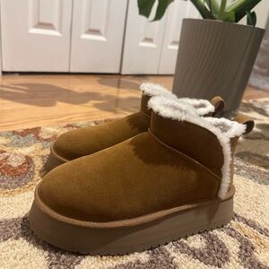 Koolaburra by UGG Ultra Mini platform boot (Chestnut)